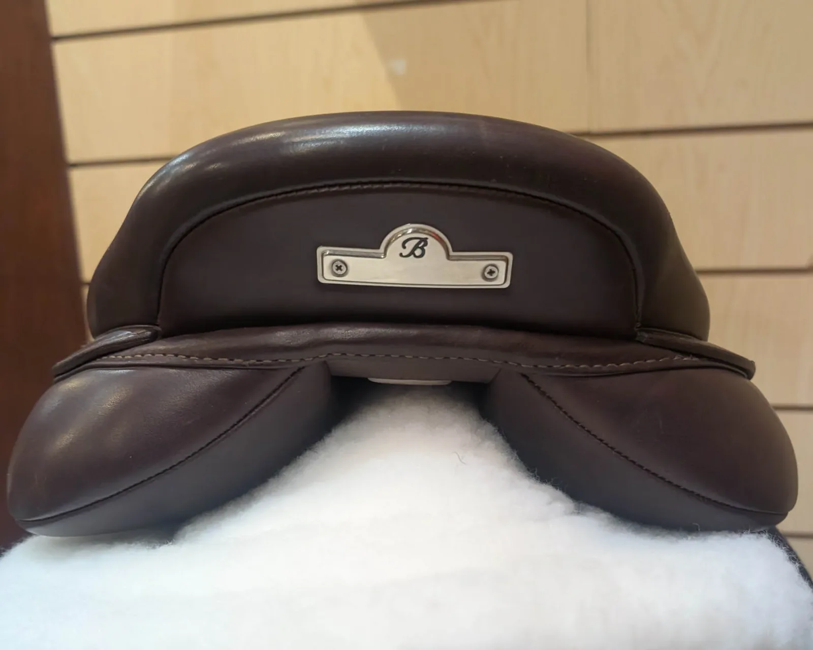 Almost New Bates Caprilli Close Contact+ Saddle in Luxe Leather with CAIR® - Image 2