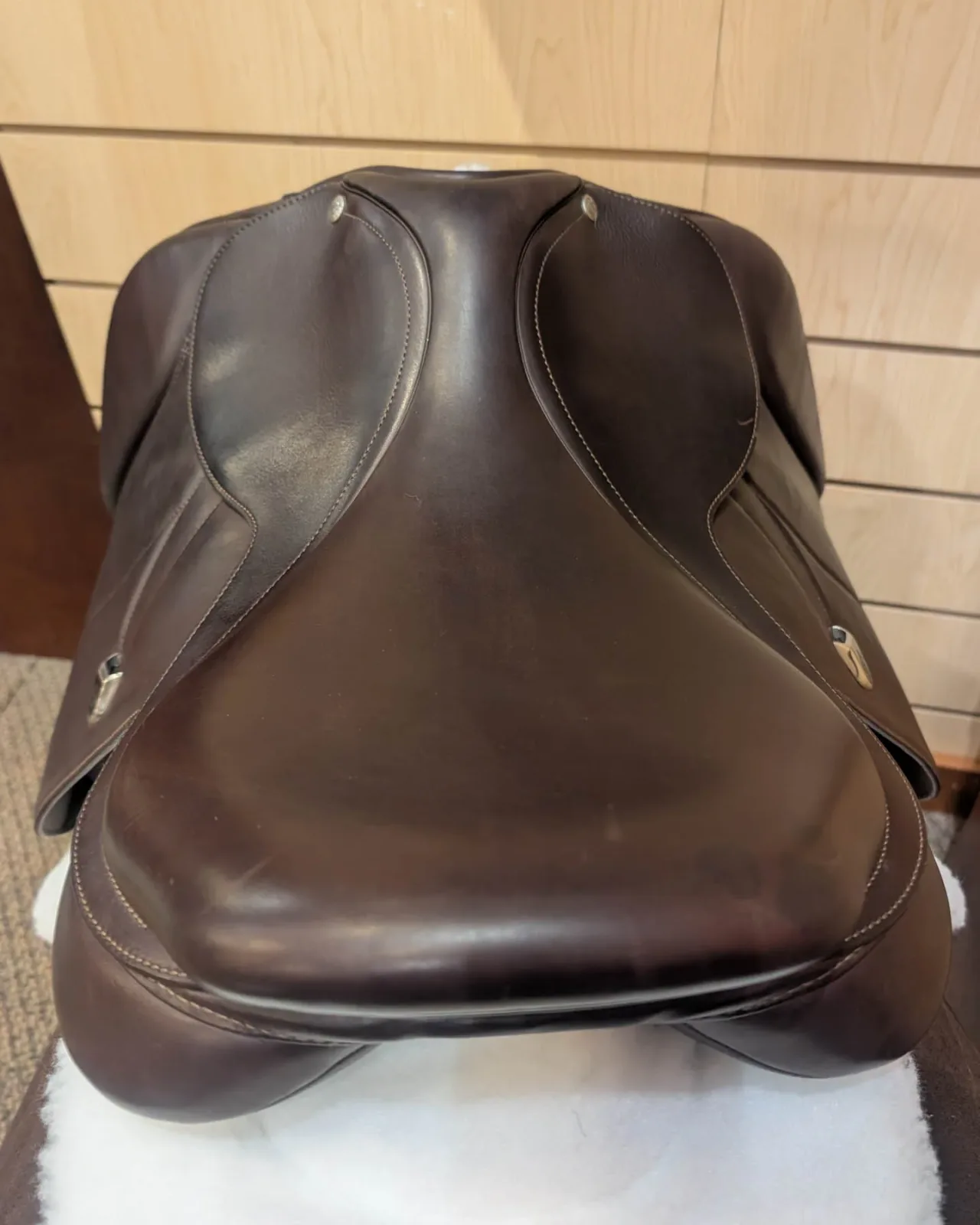 Almost New Bates Caprilli Close Contact+ Saddle in Luxe Leather with CAIR®