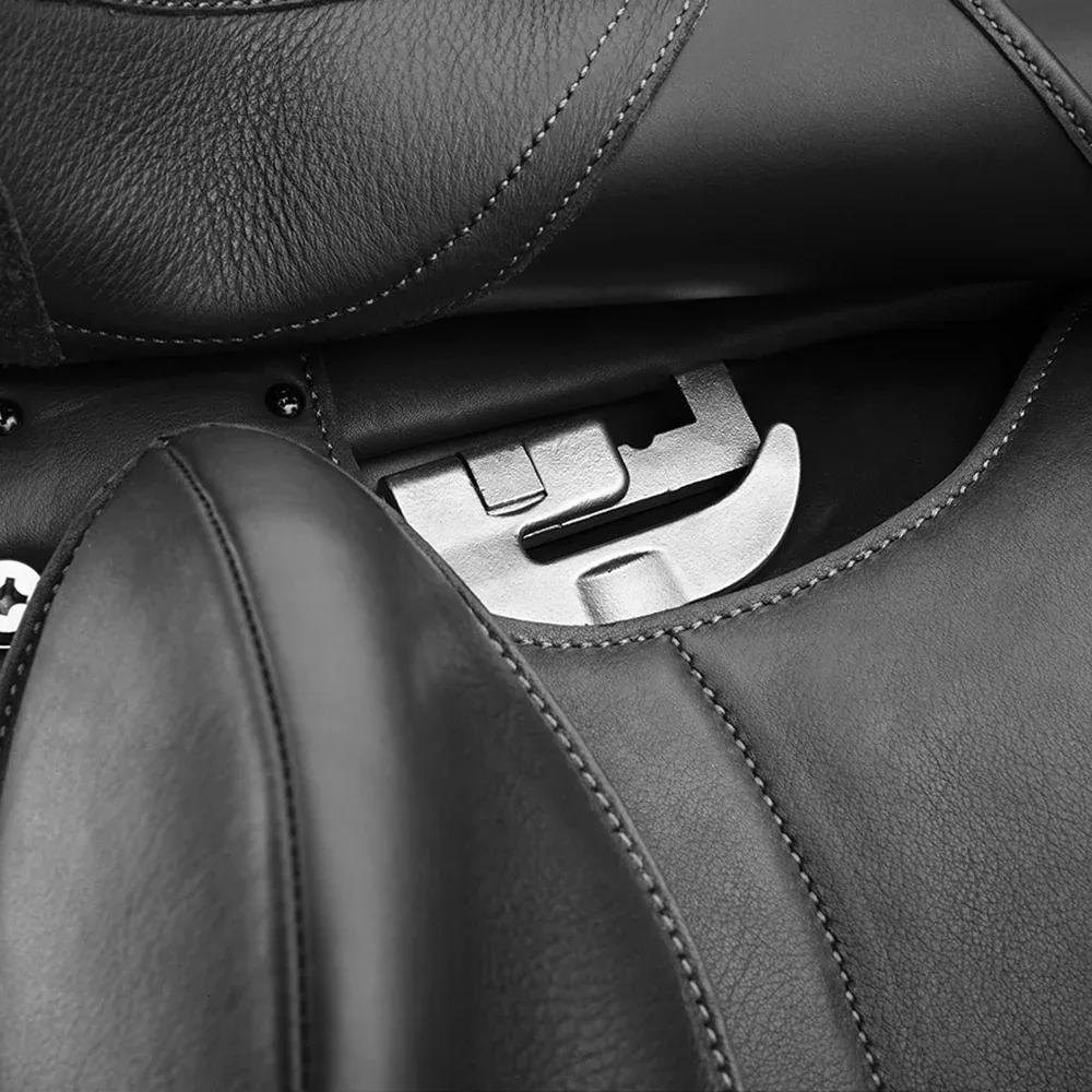 Bates Artiste Dressage Saddle - Image 2
