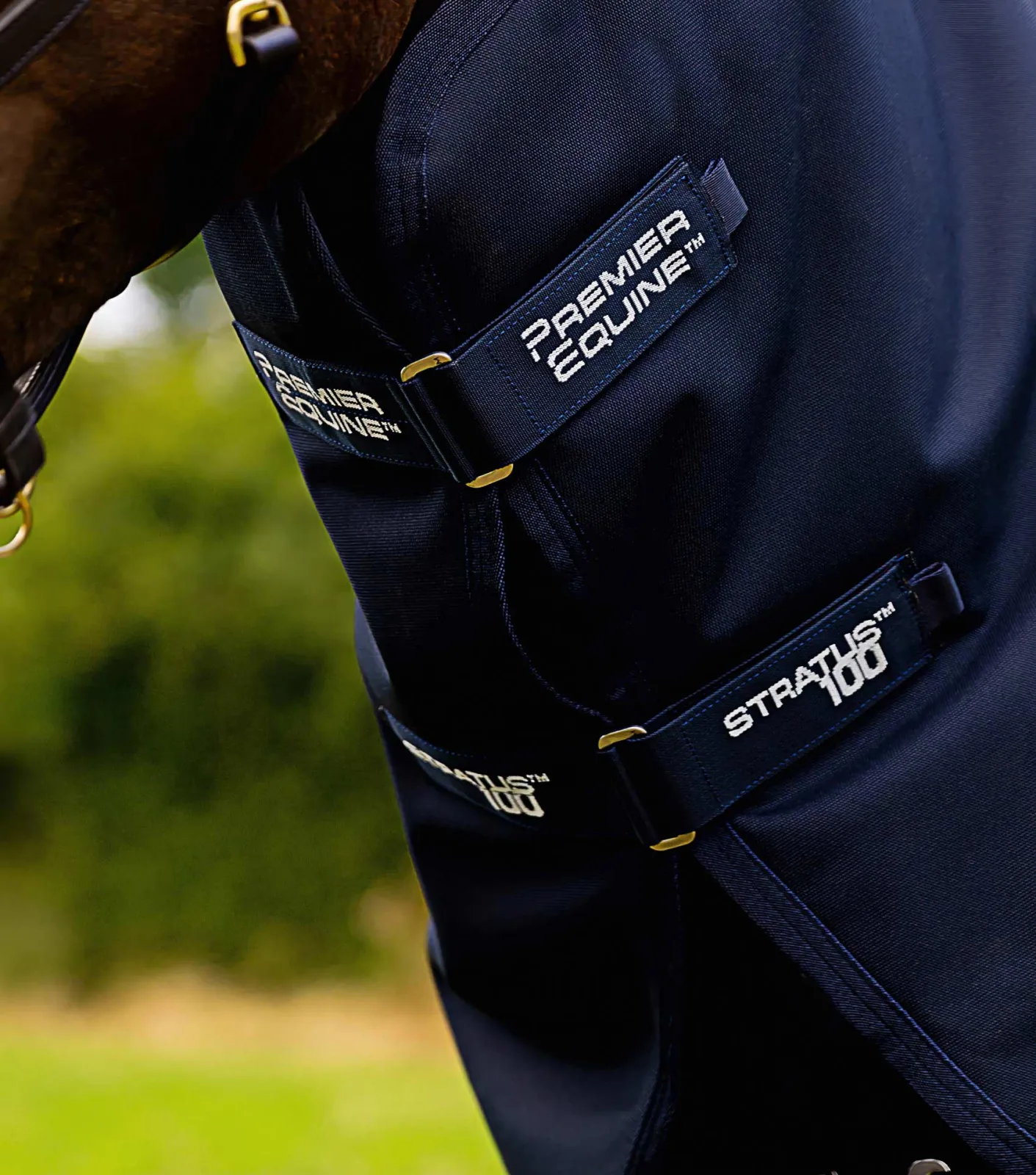 END OF LINE - Stratus 1200 Series 100g Turnout Rug with Classic Neck Cover Navy - Image 2