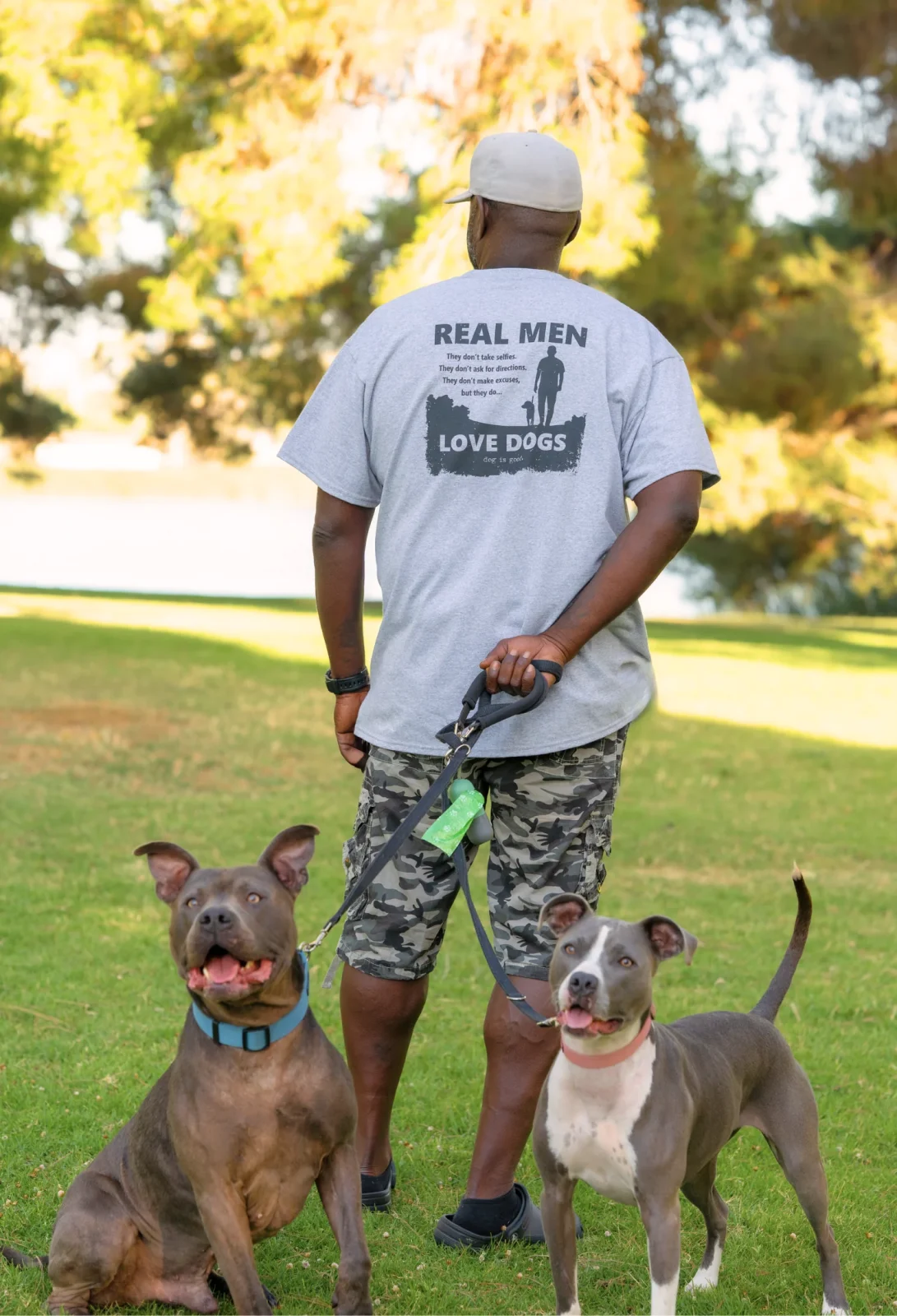 T-shirt: Real Men Love Dogs - Image 2