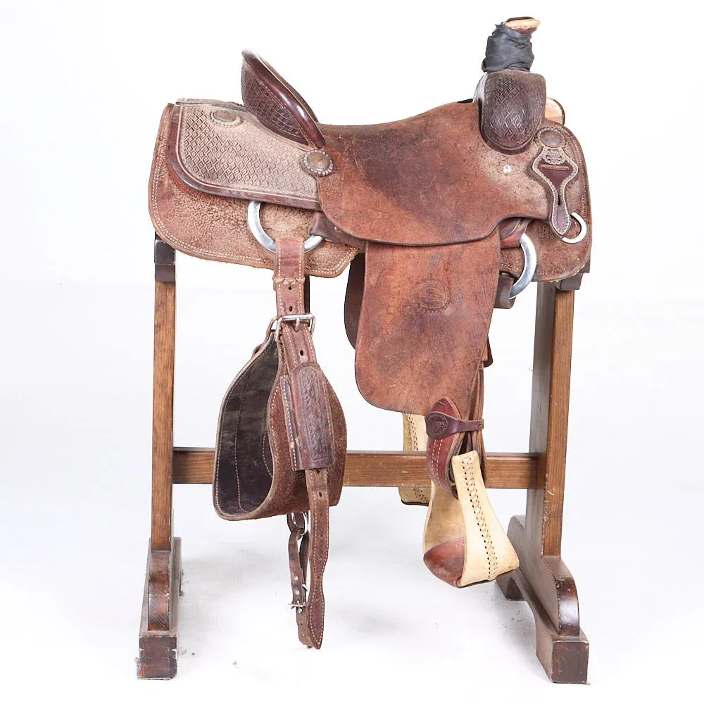 Teskey's Used 15in 1/4 Diamond Stamp Pencil Roll Team Roping Saddle - Image 2
